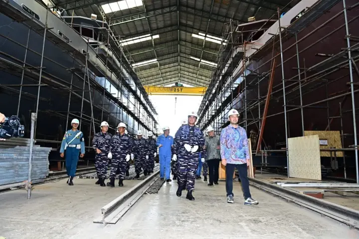 Kasal Tinjau Pembangunan Kapal Perang Patroli Cepat 60M