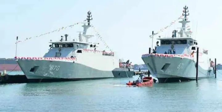 Meluncur, KRI Posepa 870 Dan KRI Escolar 871, Dua Kapal Patroli PC-40